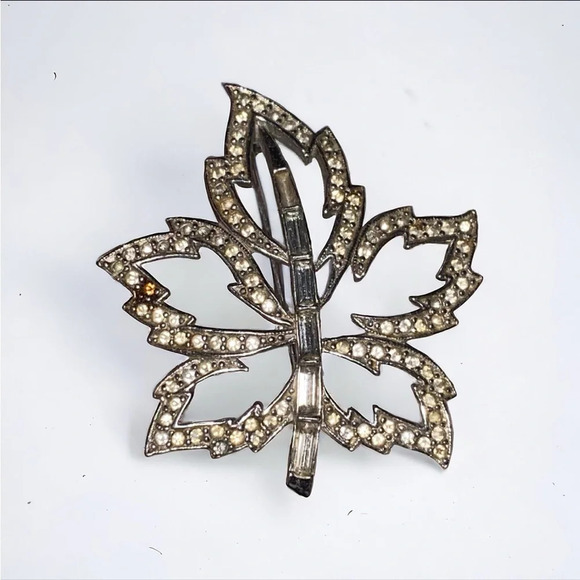 Vintage Jewelry - Vintage Silver Rhinestone Baguette Leaf Brooch